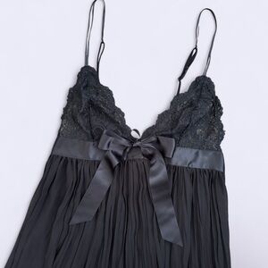 Victoria’s Secret Black Lace Babydoll Chemise Satin Bow Size M